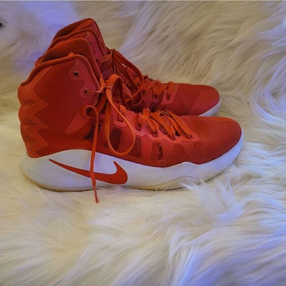 Nike Hyperdunk High Tops - Picture 2 of 7